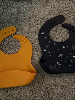 LOULOU LOLLIPOP 2 Bibs - Black Space Print & Mustard Yellow